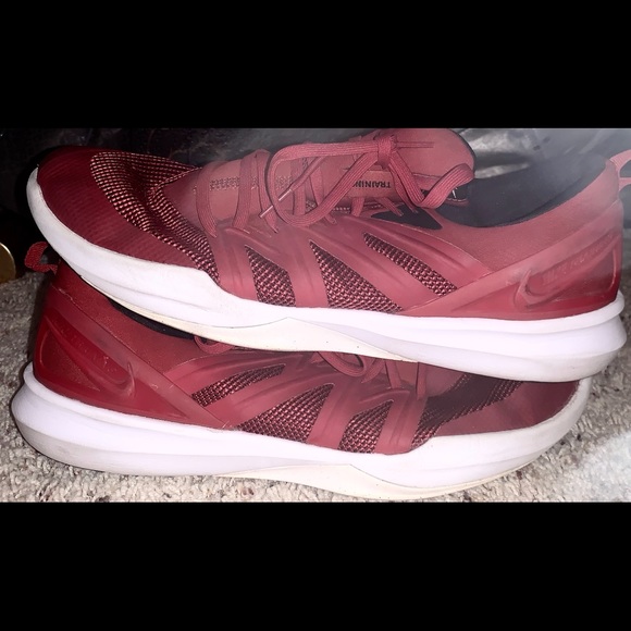 MENS RED Nikes - Picture 2 of 5